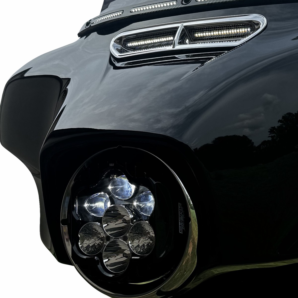 CUSTOM DYNAMICS LED Headlight - Shark Demon - Harley-Davidson '94-'25 - SD2-BW-W